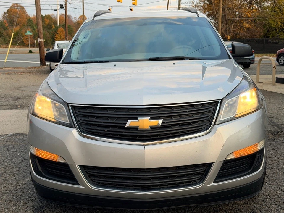 2016 Chevrolet Traverse - Image 2 of 18