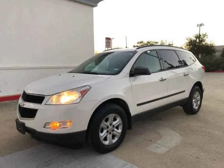 2016 Chevrolet Traverse - Image 2 of 10