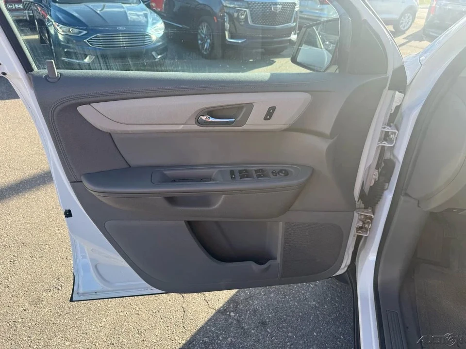 2016 Chevrolet Traverse - Image 18 of 21