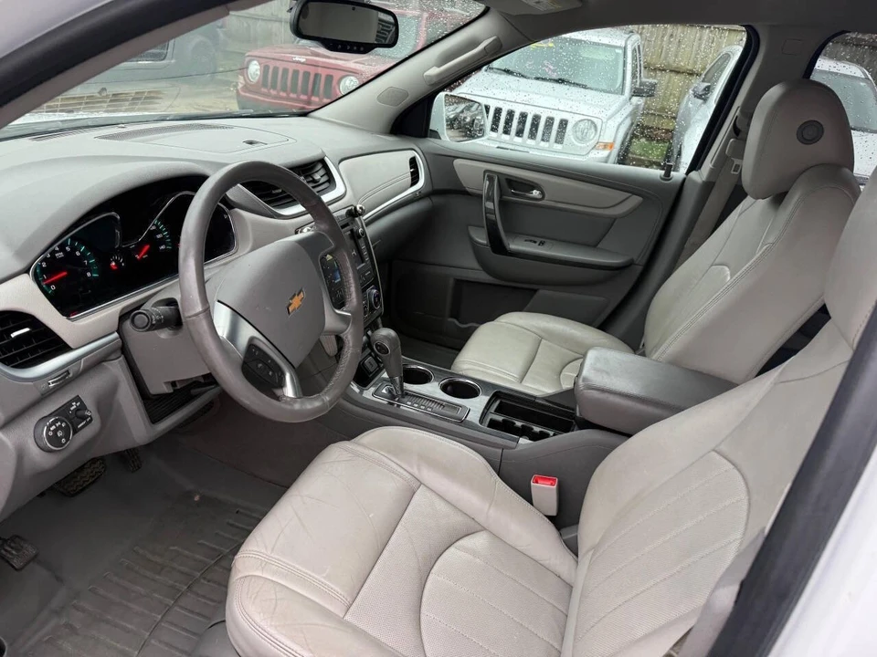2016 Chevrolet Traverse - Image 8 of 21
