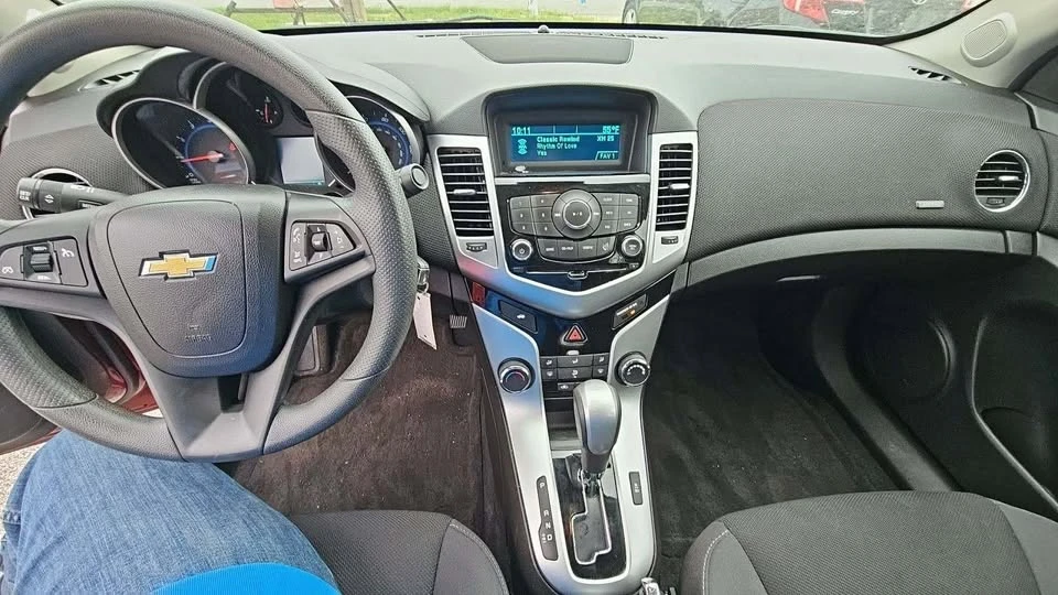 2016 Chevrolet Cruze - Image 2 of 9