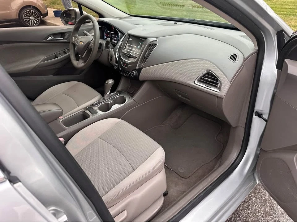 2016 Chevrolet Cruze - Image 14 of 16