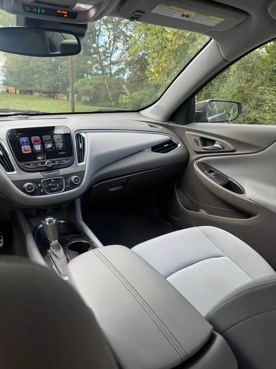 2016 Chevrolet Malibu - Image 10 of 17