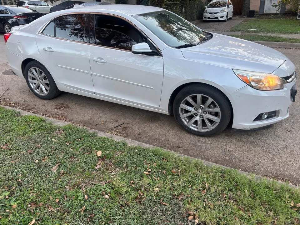 2016 Chevrolet Malibu - Image 2 of 10