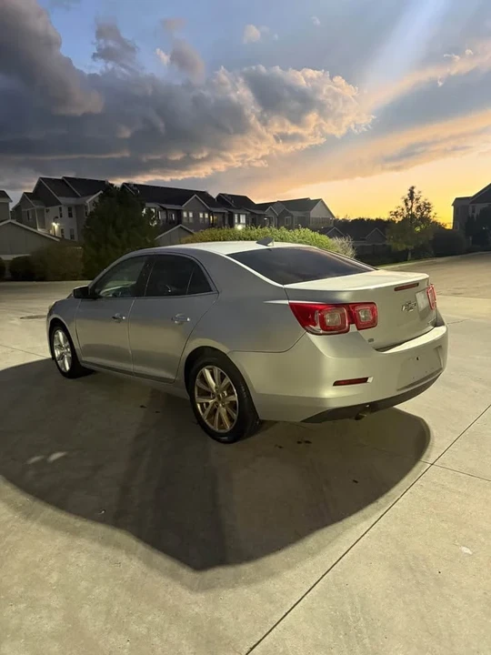 2016 Chevrolet Malibu - Image 2 of 9