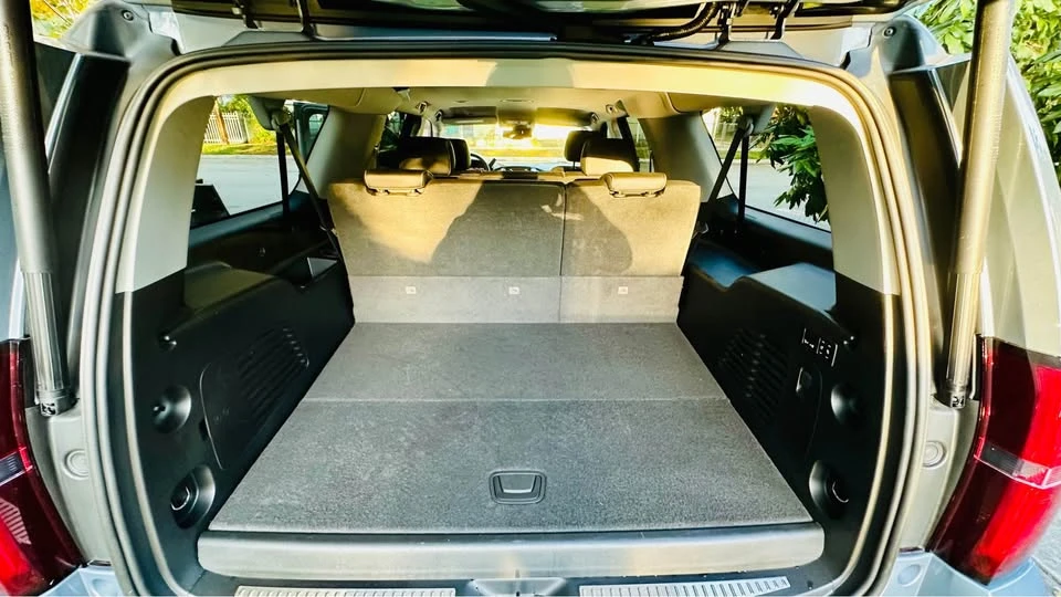 2016 Chevrolet Suburban 11th Gen - Image 8 of 17