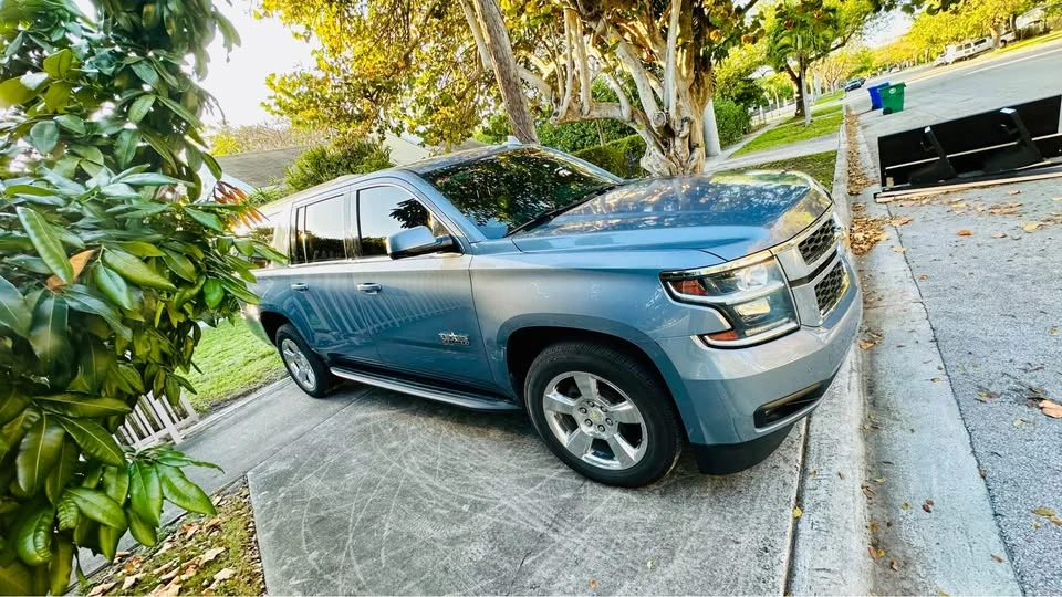 2016 Chevrolet Suburban 11th Gen - Image 2 of 17