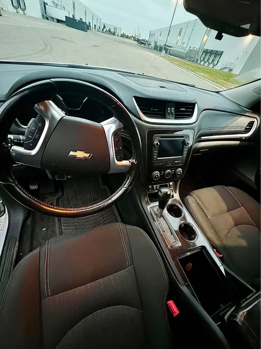 2016 Chevrolet Traverse - Image 9 of 11