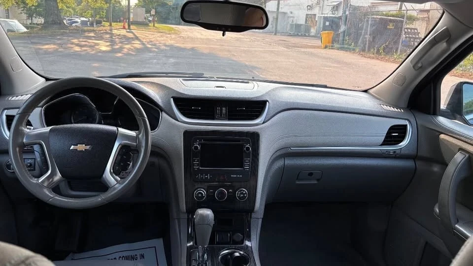 2016 Chevrolet Traverse - Image 13 of 17