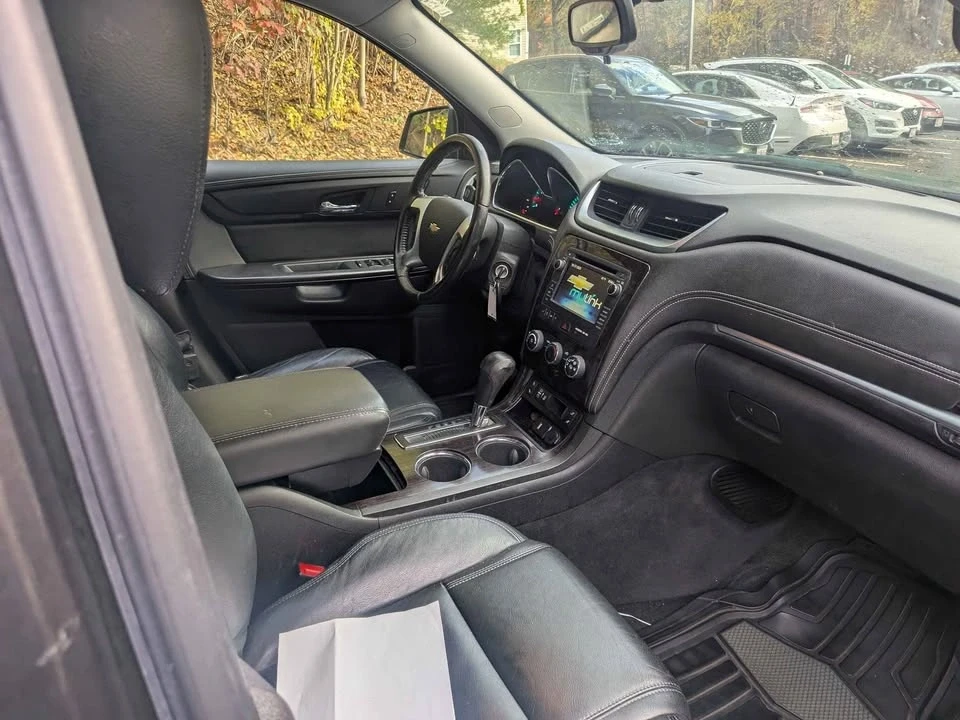 2016 Chevrolet Traverse - Image 2 of 11