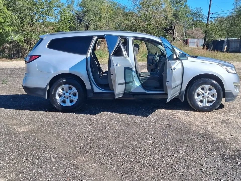 2016 Chevrolet Traverse - Image 2 of 11