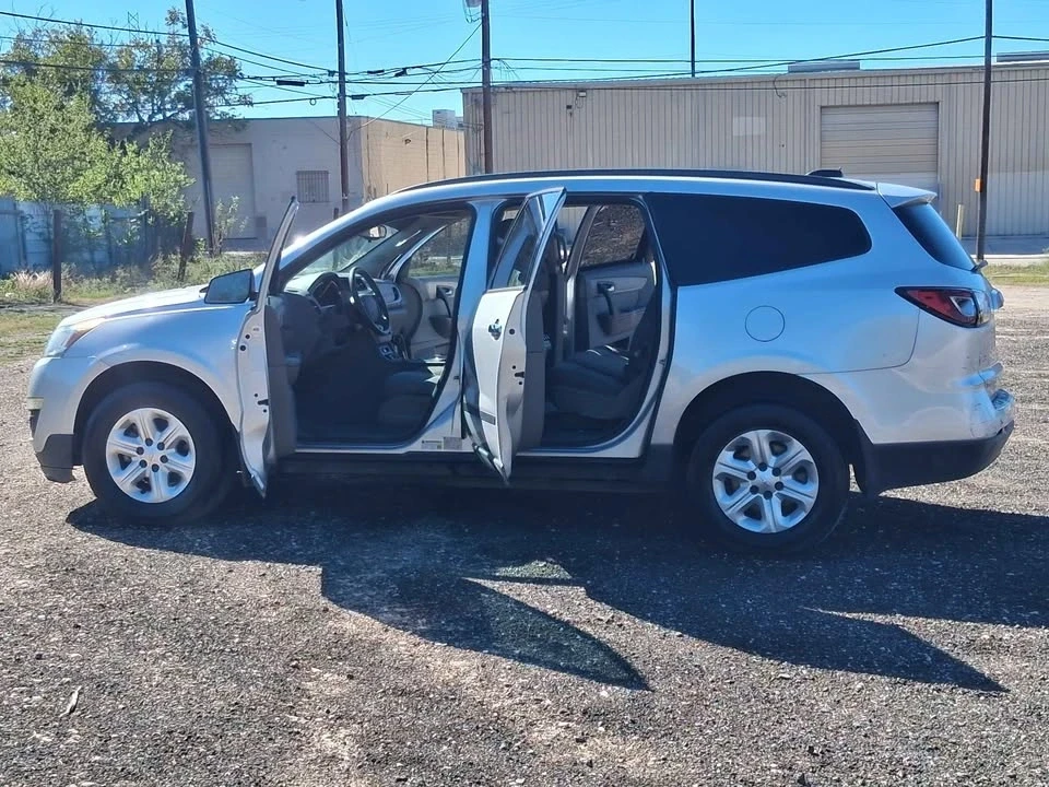 2016 Chevrolet Traverse - Image 3 of 11