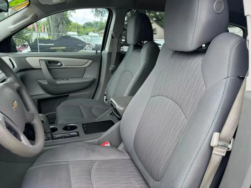 2016 Chevrolet Traverse - Image 7 of 9