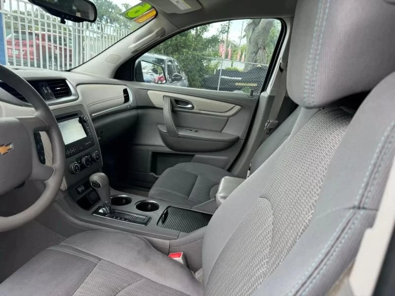 2016 Chevrolet Traverse - Image 6 of 9
