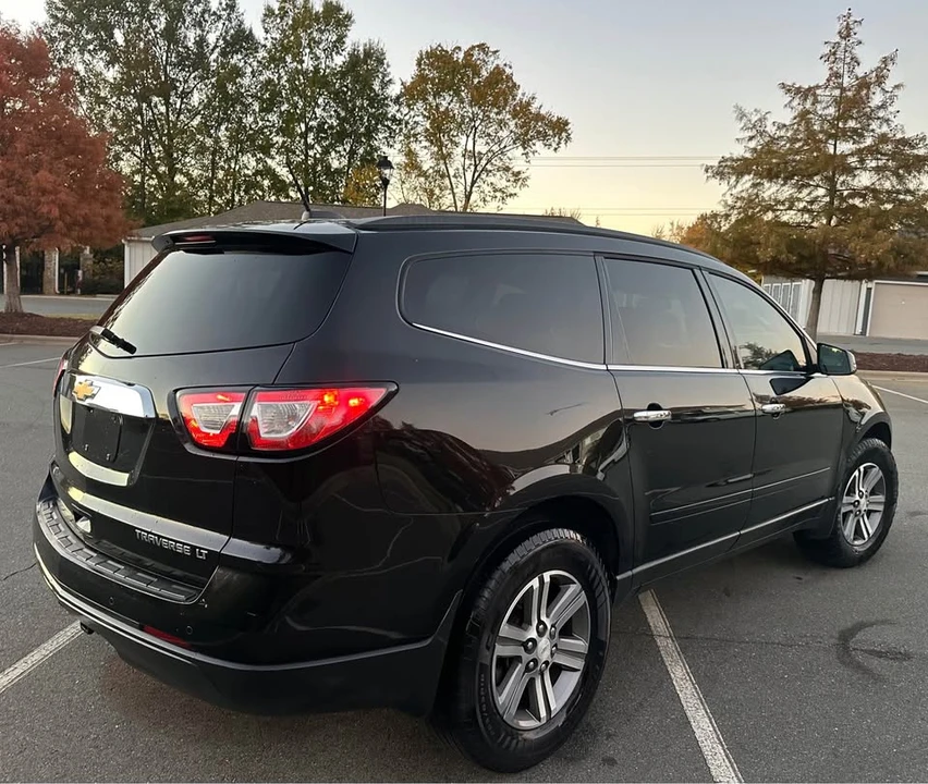 2016 Chevrolet Traverse - Image 2 of 8