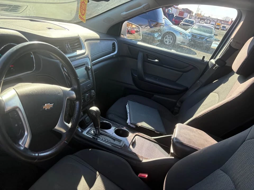 2016 Chevrolet Traverse - Image 8 of 10