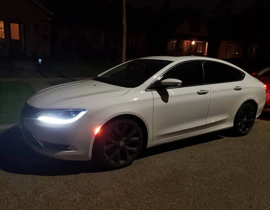 2016 Chrysler 200 - Image 2 of 5