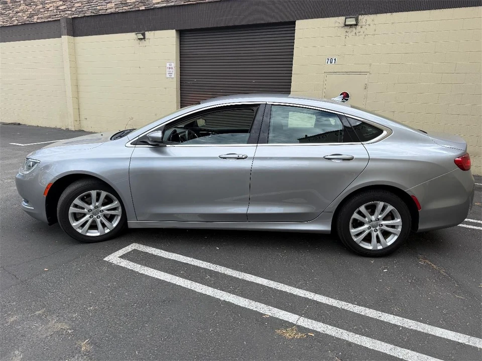 2016 Chrysler 200 - Image 3 of 28