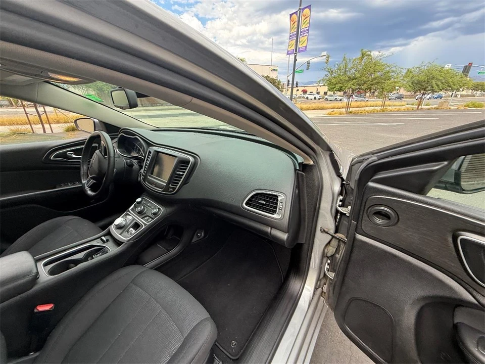 2016 Chrysler 200 - Image 19 of 28