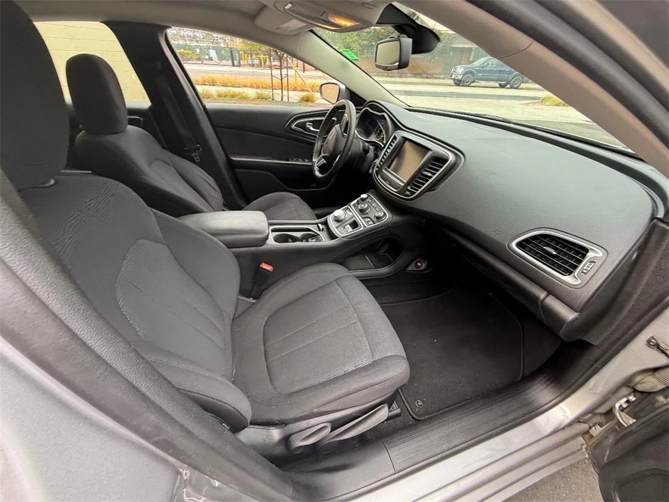 2016 Chrysler 200 - Image 18 of 28
