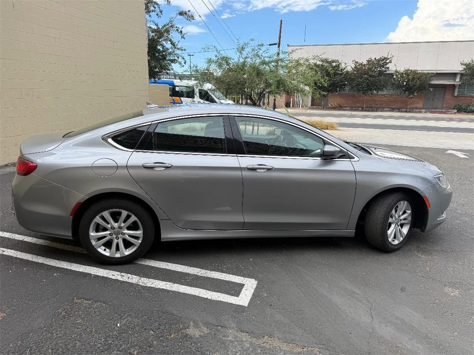 2016 Chrysler 200 - Image 10 of 28