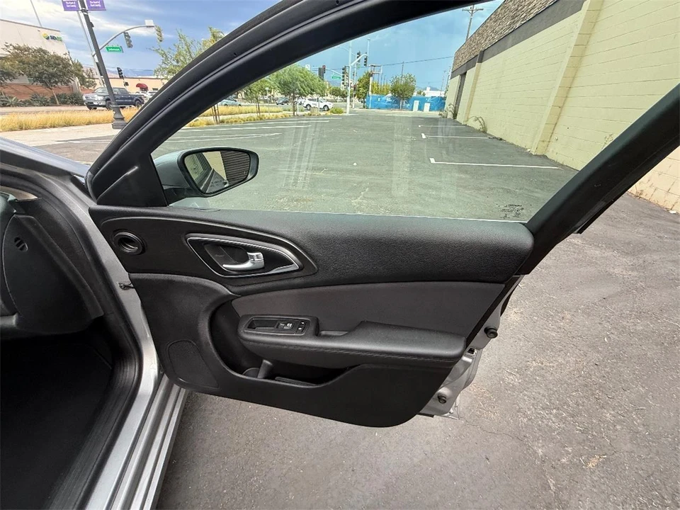 2016 Chrysler 200 - Image 14 of 28
