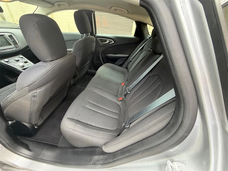 2016 Chrysler 200 - Image 15 of 28