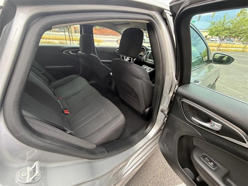 2016 Chrysler 200 - Image 22 of 28