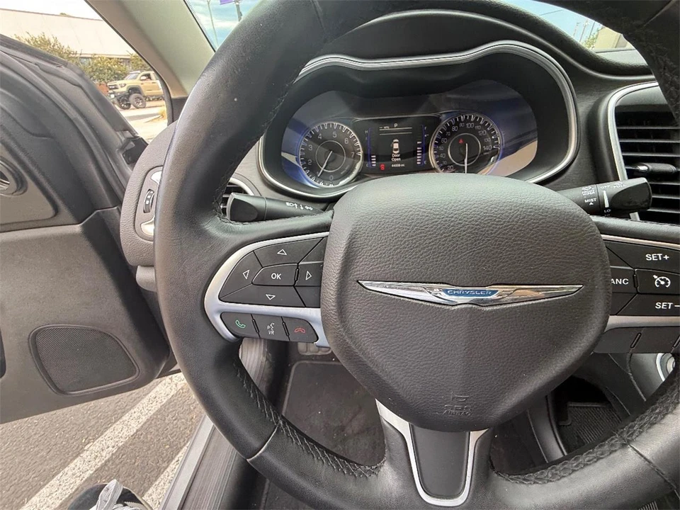 2016 Chrysler 200 - Image 25 of 28