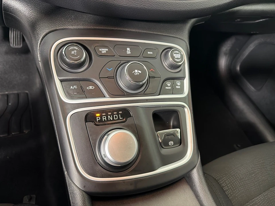 2016 Chrysler 200 - Image 18 of 21