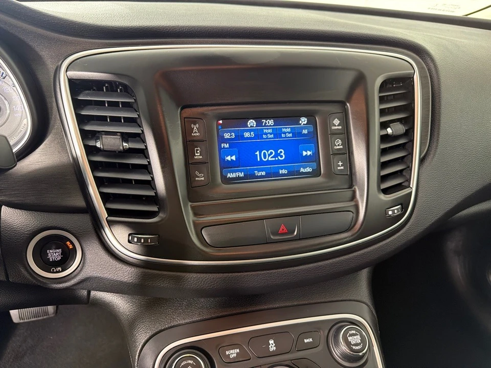 2016 Chrysler 200 - Image 16 of 21
