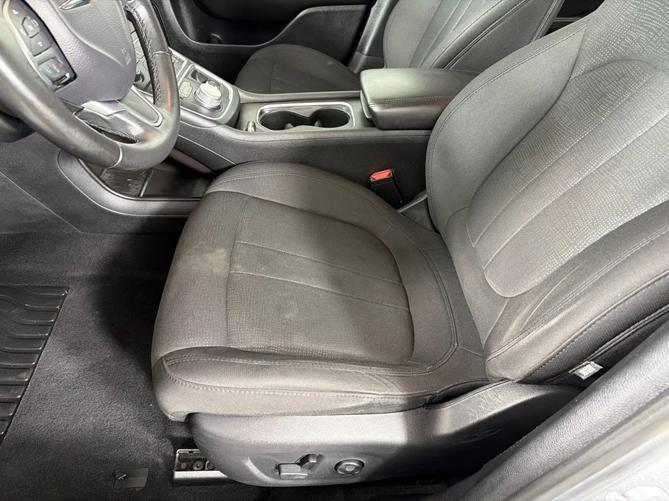 2016 Chrysler 200 - Image 12 of 21