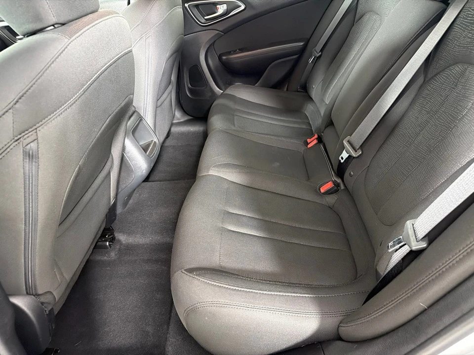 2016 Chrysler 200 - Image 19 of 21