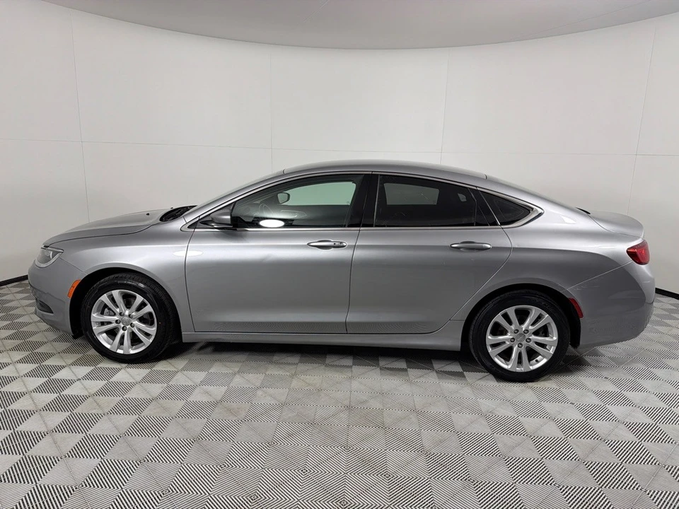 2016 Chrysler 200 - Image 8 of 21