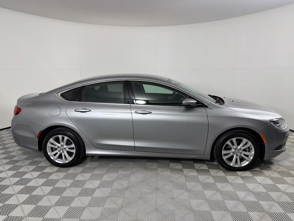 2016 Chrysler 200 - Image 4 of 21