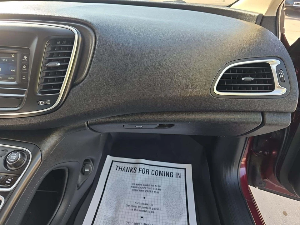 2016 Chrysler 200 - Image 10 of 15