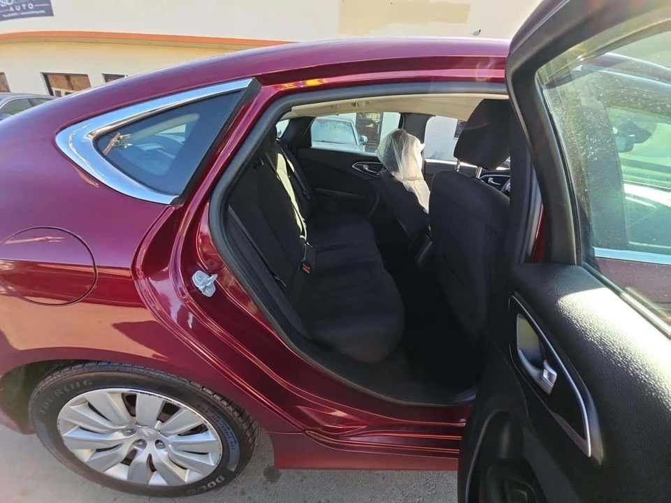 2016 Chrysler 200 - Image 5 of 15
