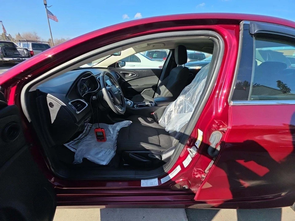 2016 Chrysler 200 - Image 4 of 15