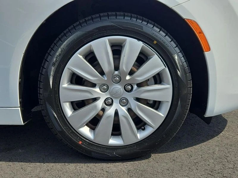2016 Chrysler 200 - Image 8 of 12