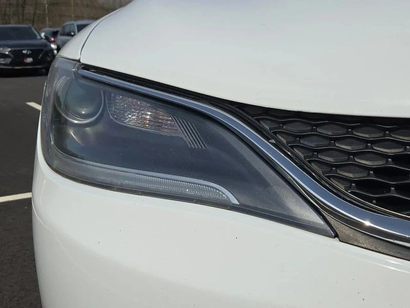 2016 Chrysler 200 - Image 9 of 12