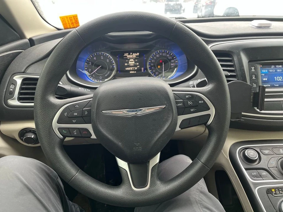 2016 Chrysler 200 - Image 10 of 12
