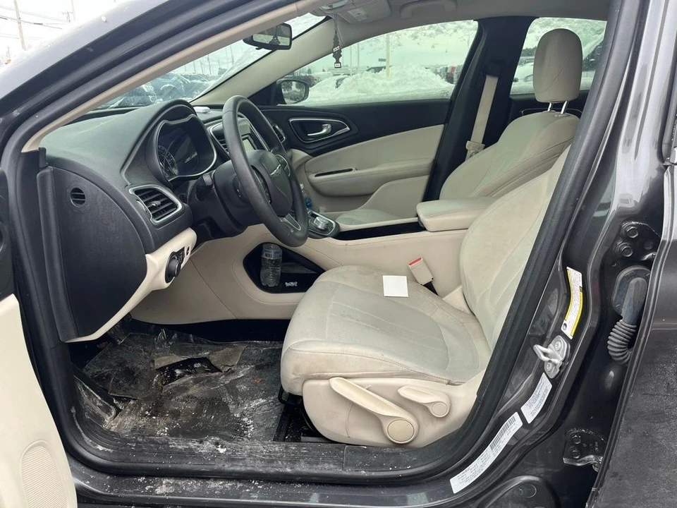 2016 Chrysler 200 - Image 9 of 12