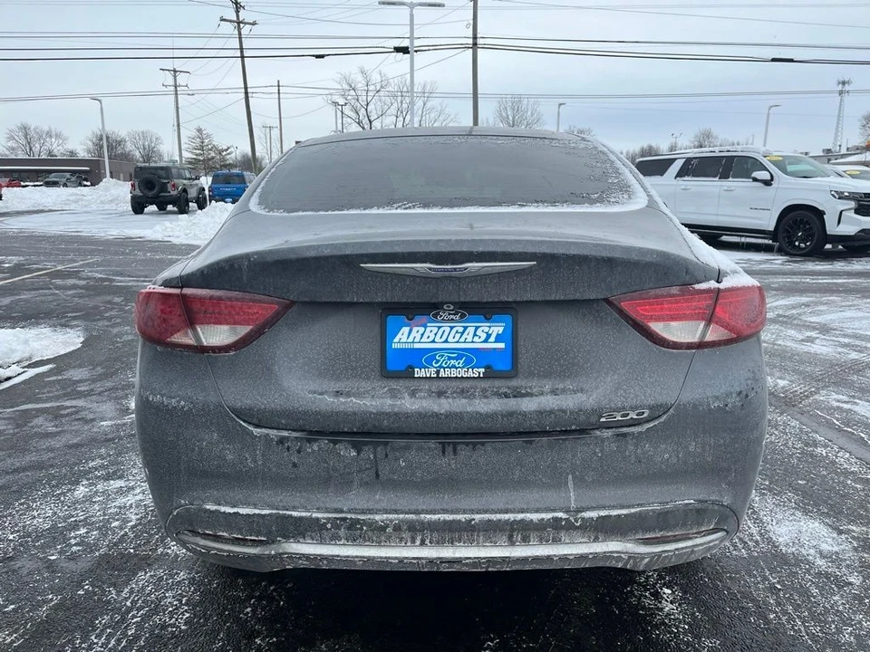 2016 Chrysler 200 - Image 4 of 12