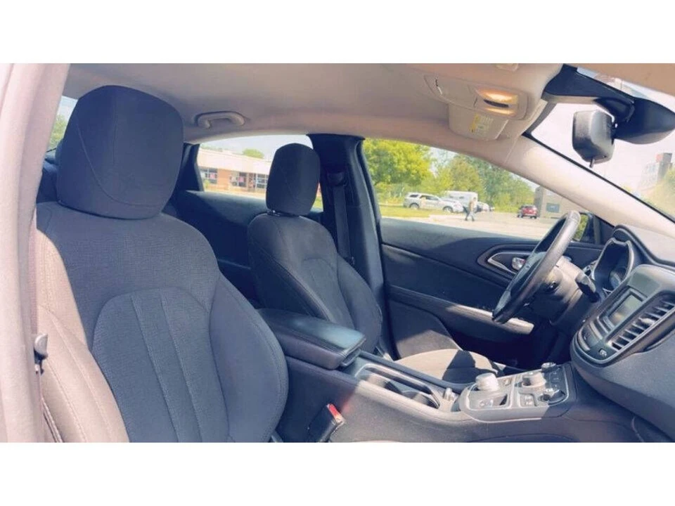 2016 Chrysler 200 - Image 15 of 21