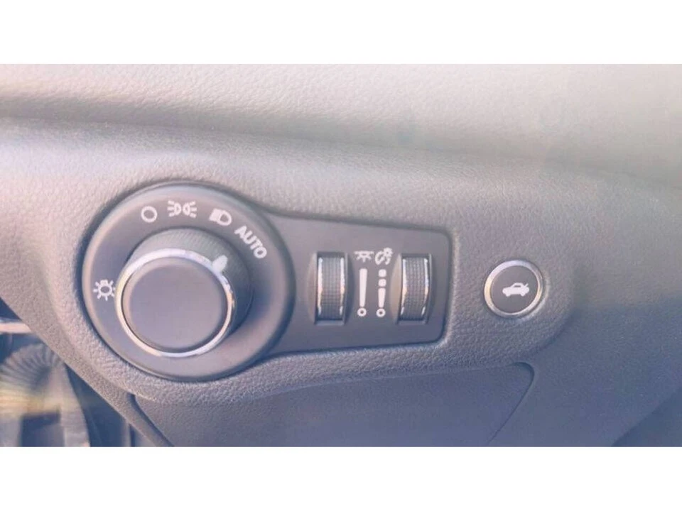2016 Chrysler 200 - Image 20 of 21