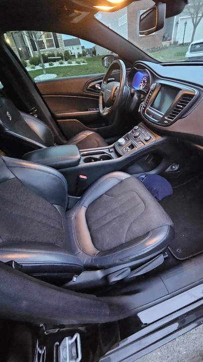 2016 Chrysler 200 - Image 8 of 9
