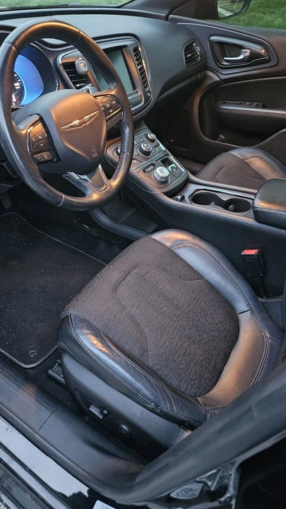 2016 Chrysler 200 - Image 5 of 9