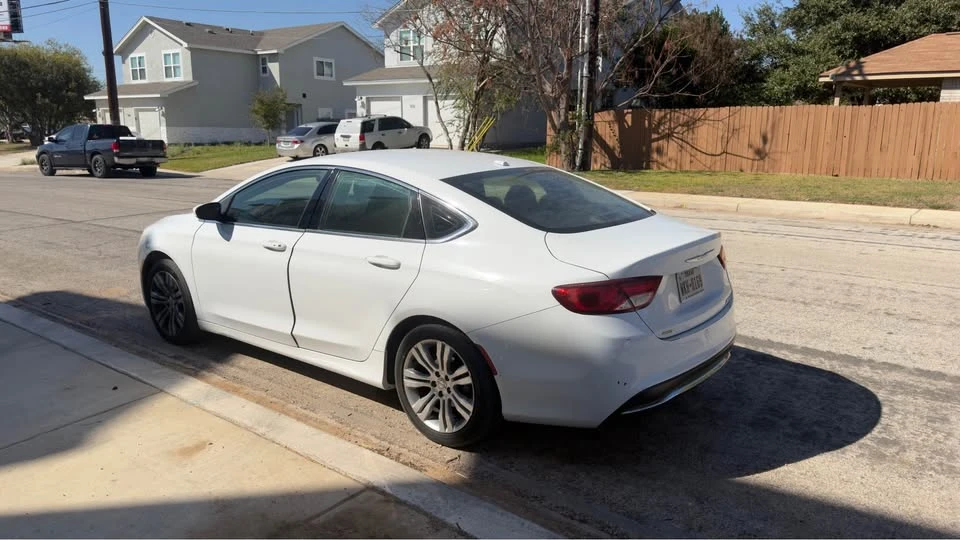 2016 Chrysler 200 - Image 4 of 6