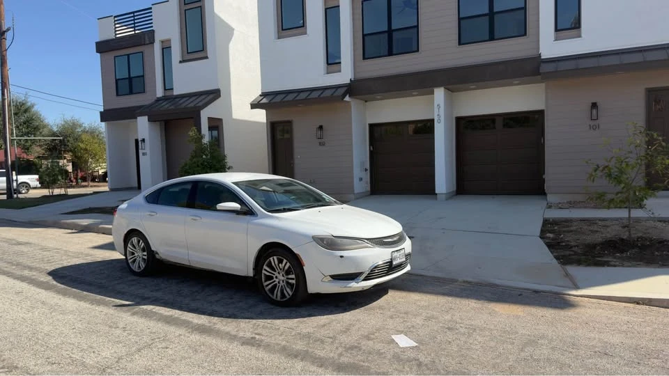 2016 Chrysler 200 - Image 2 of 6
