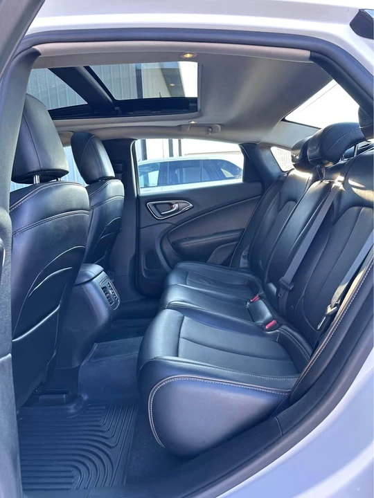 2016 Chrysler 200 - Image 13 of 16